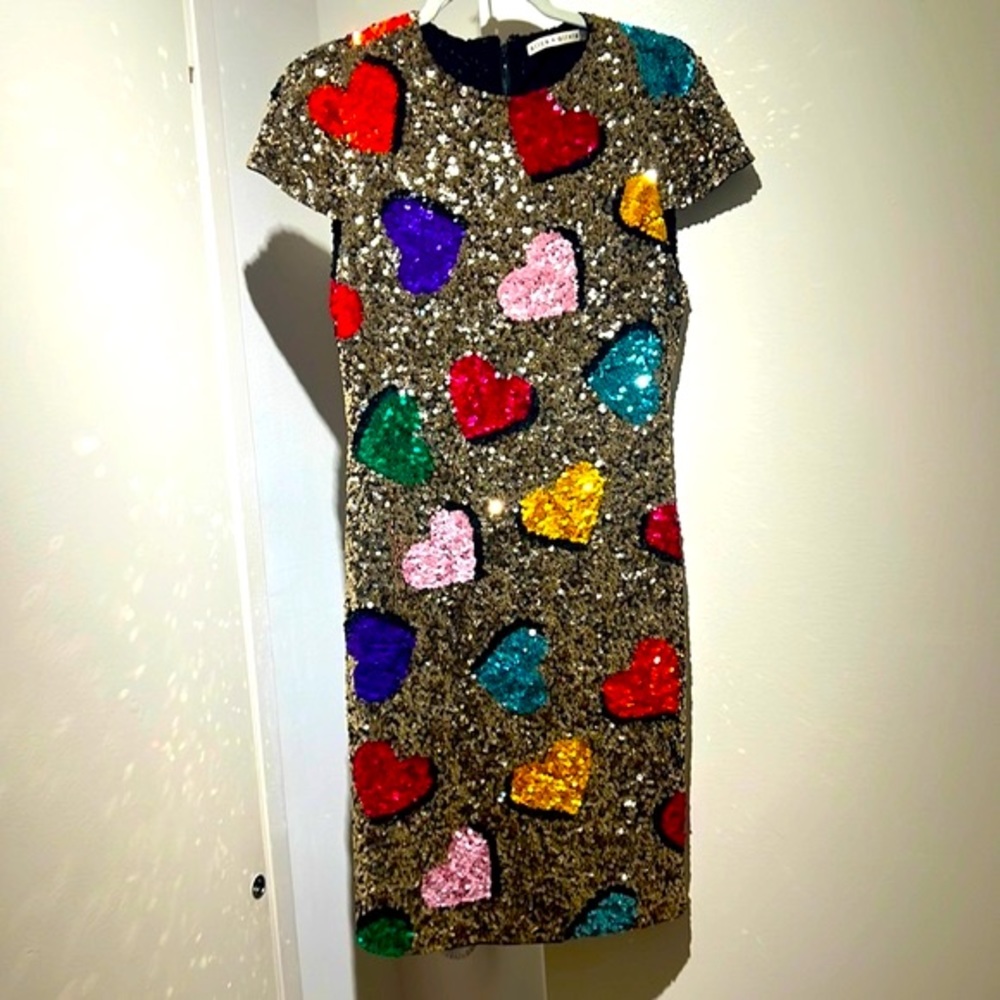 Alice + Olivia "Nat" Heart Sequin mini. Size 8.